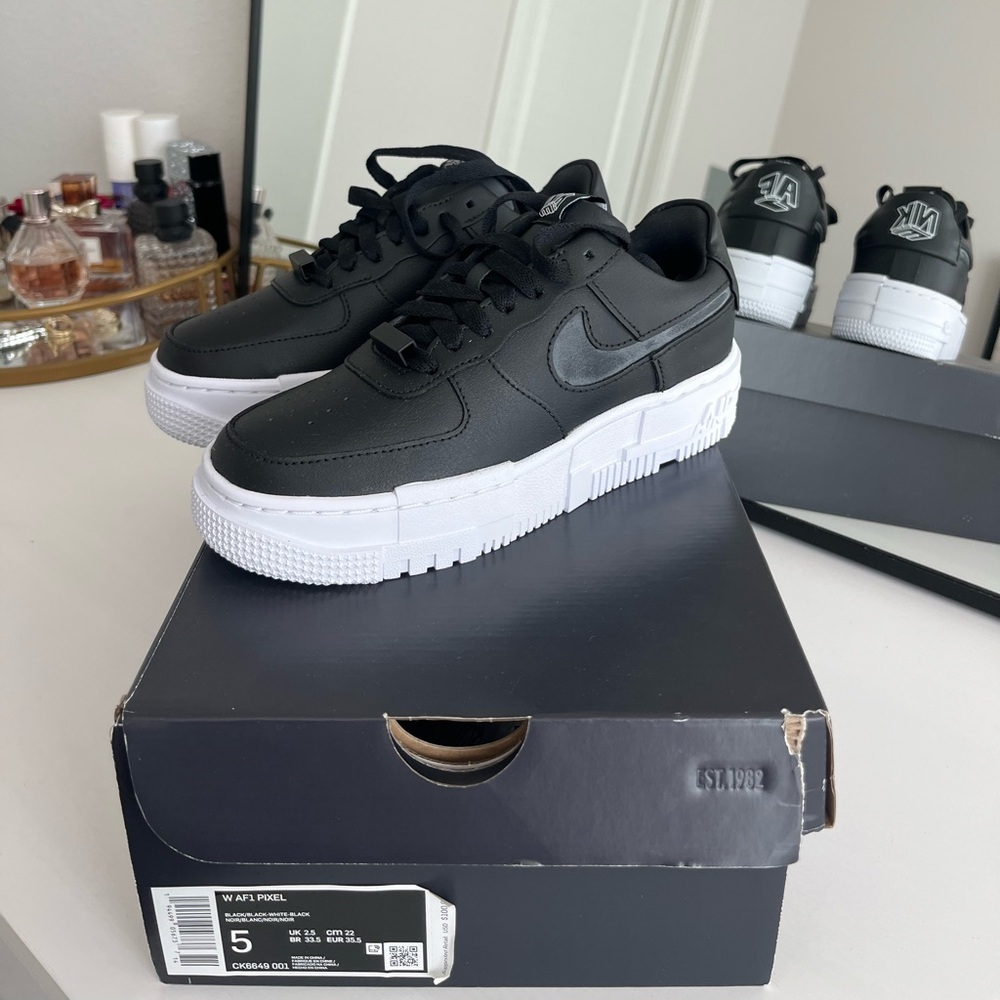 Nike AirForce 1 Pixel Black W